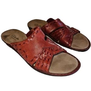 Clarks Bendables Leather Sandals Women's Size 9 Red Flats Slip Ons